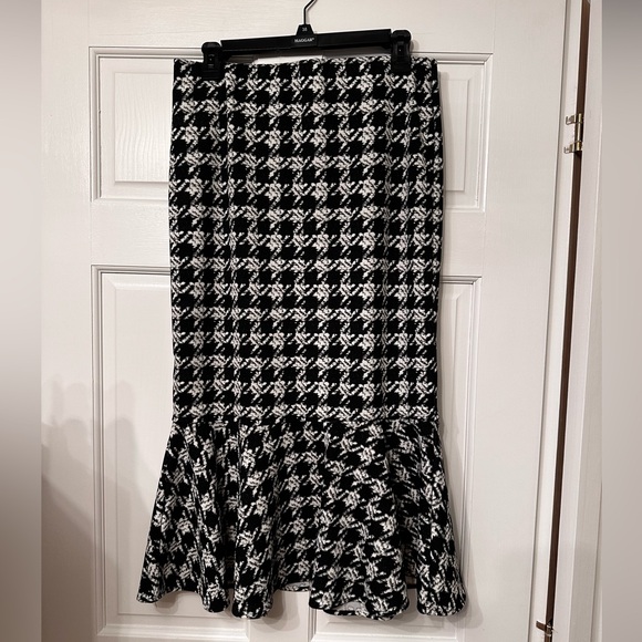 Cute houndstooth skirt - Picture 1 of 1